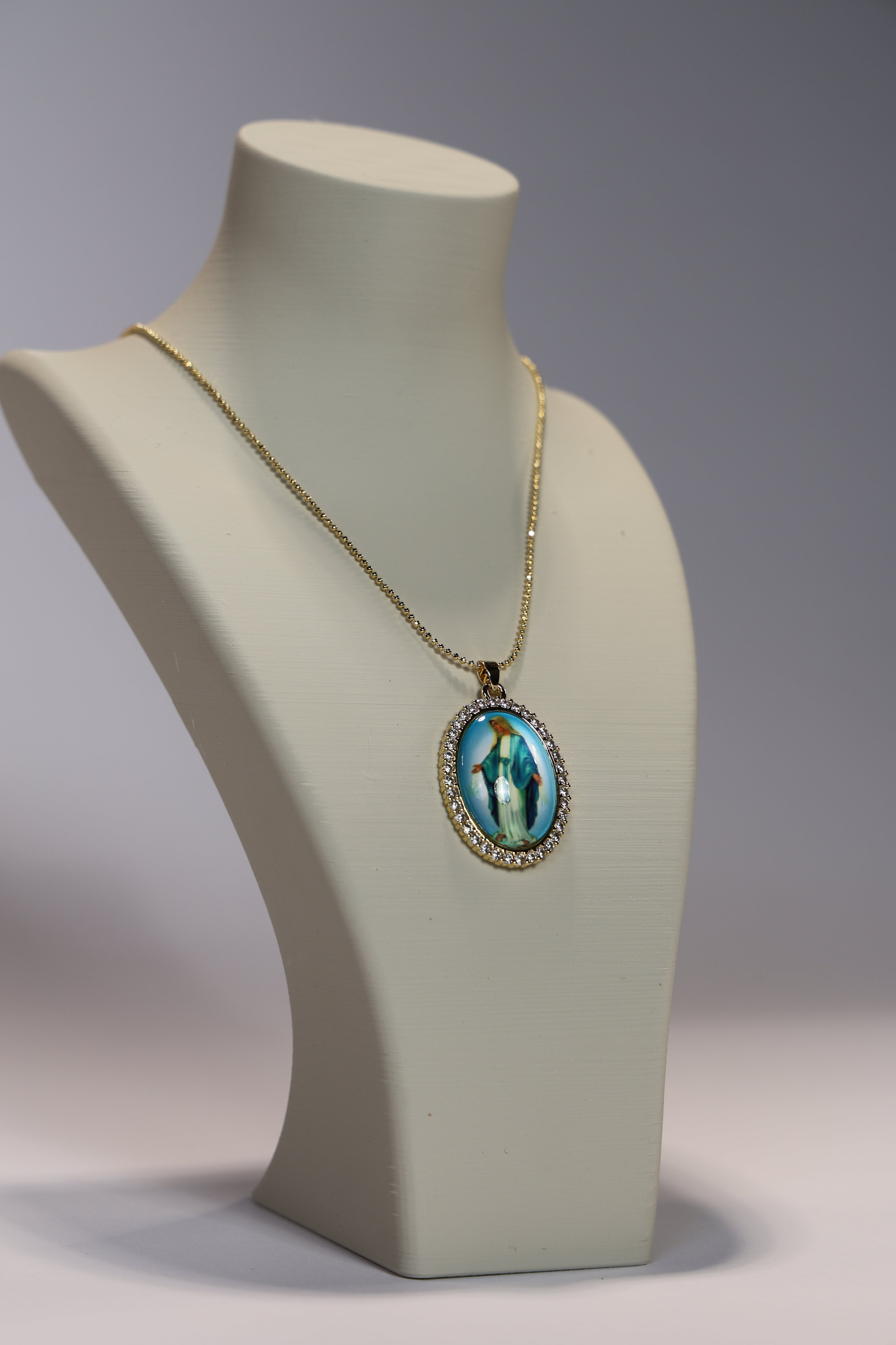 Necklaces & Chains