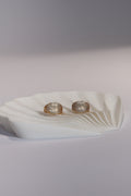Aretes de oro rosa con con detalles brillantes