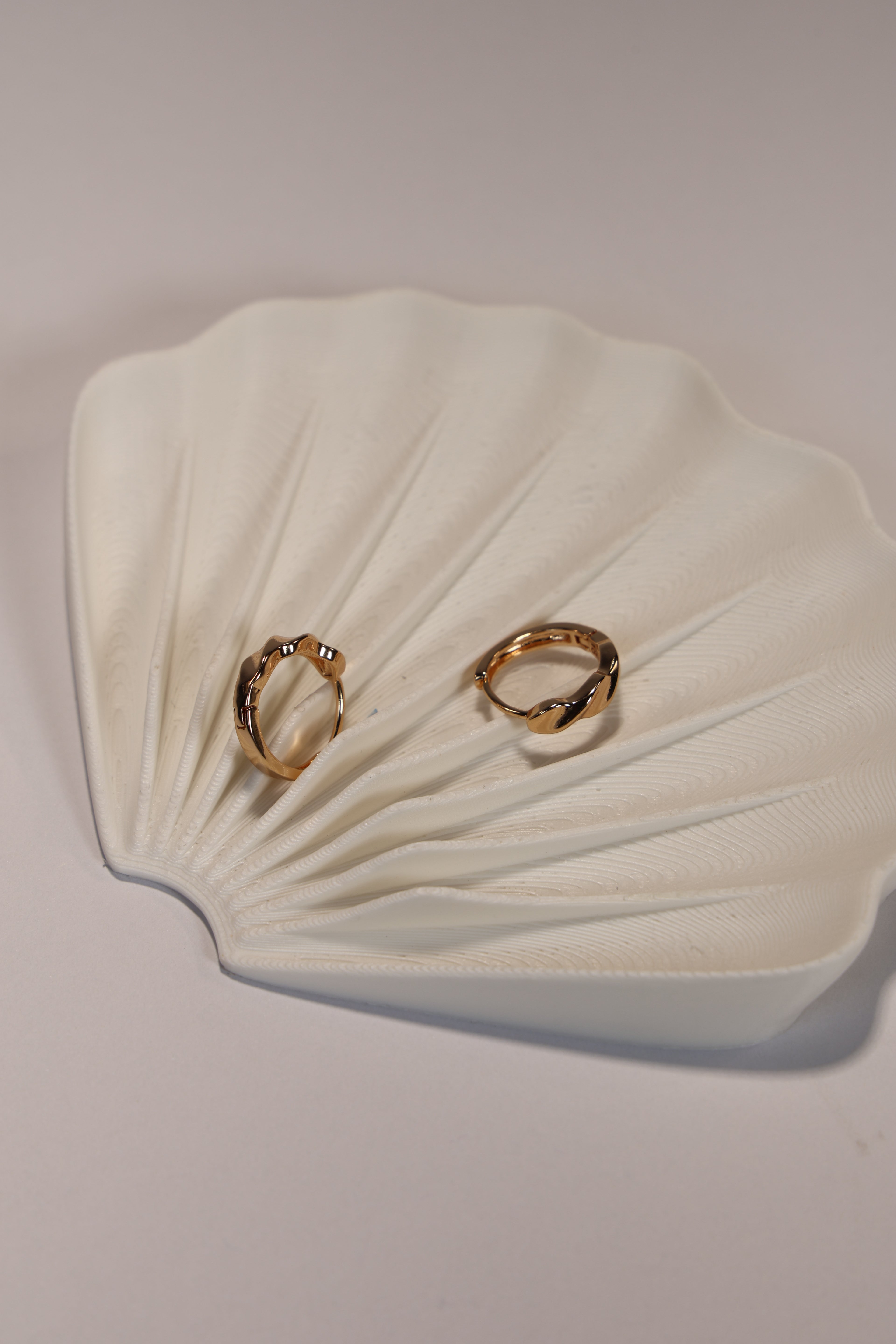 Rose Gold Medium Hoop Wavy Earrings