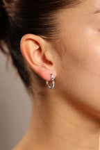 Aretes plateados de aro de corazón arcoíris 