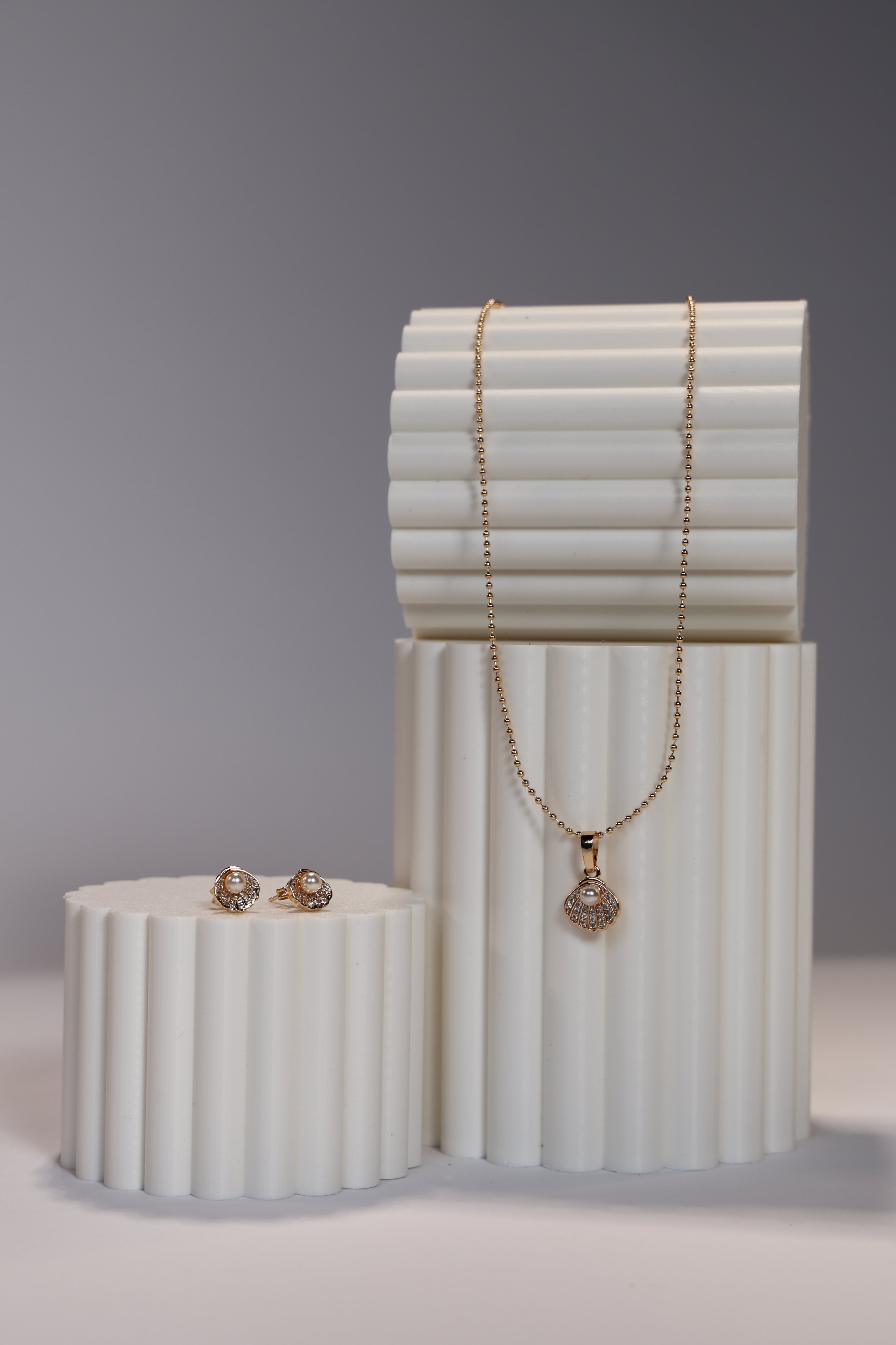 Juego de pendientes y collar de perlas clam en oro rosa